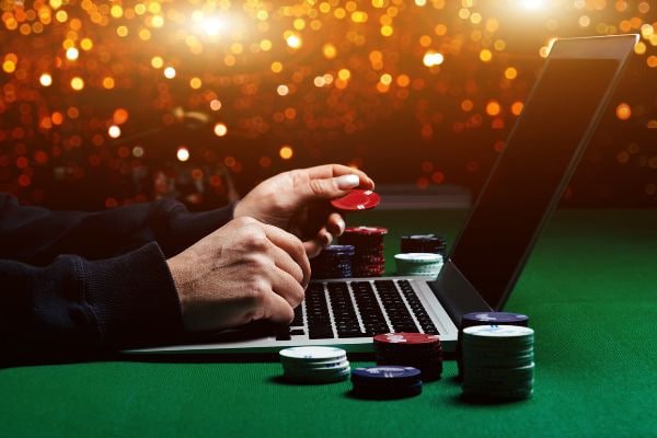 Proses transfer BCA di aplikasi mobile banking menunjukkan nomor VA dan konfirmasi transaksi